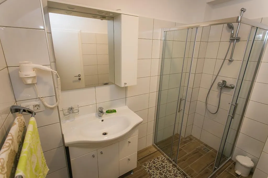 Apartments Marin 트로기르 0*,  크로아티아
